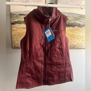 Columbia packable vest, maroon, medium